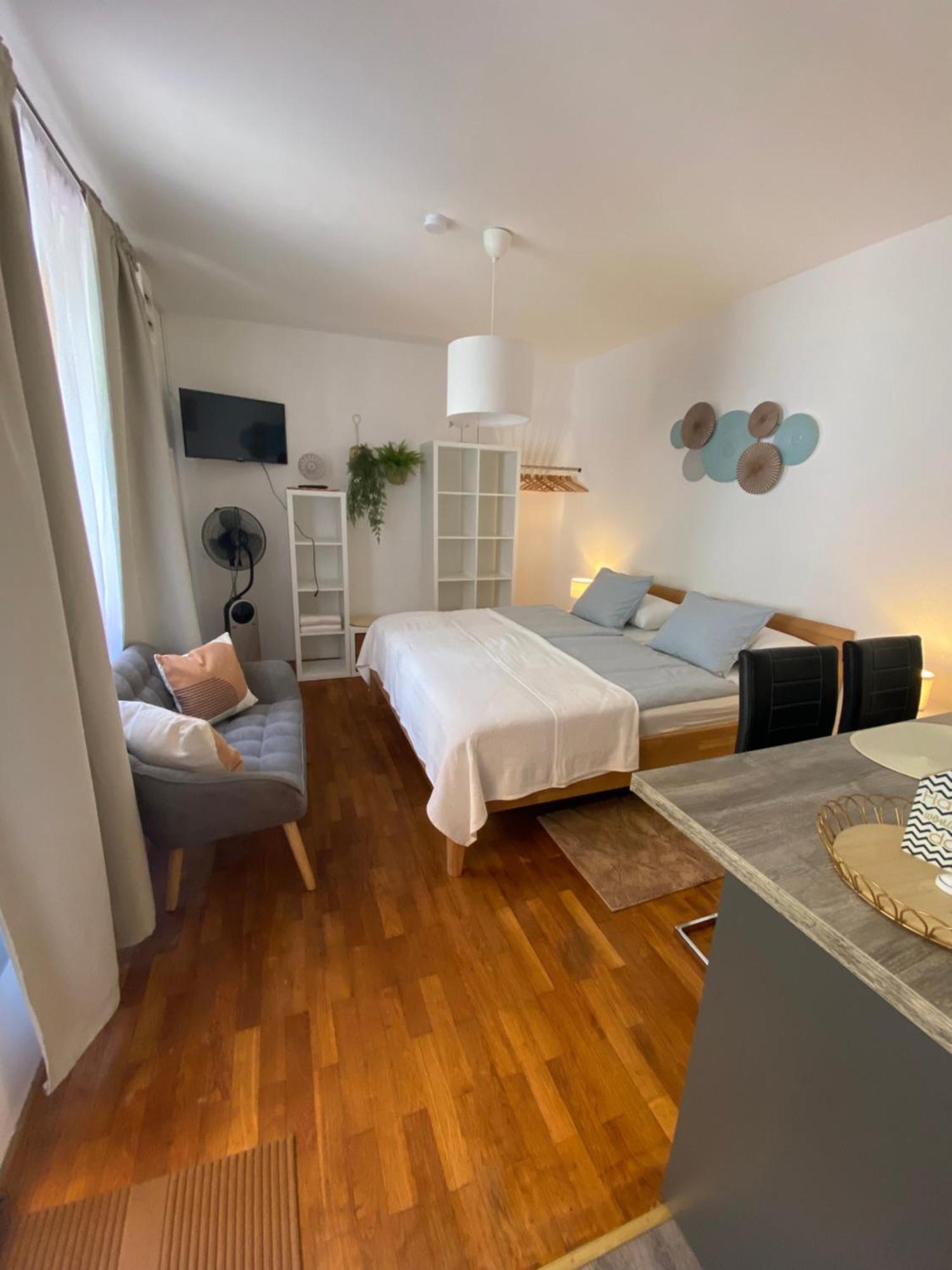 Studio Im Wienerwald - Moedling Modling Buitenkant foto